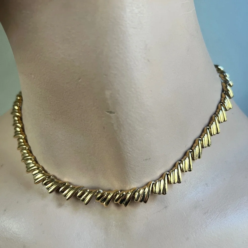 Vintage Gold Tone Ribbed Link Choker Statement‎ Collar Necklace Mob Wife 90s